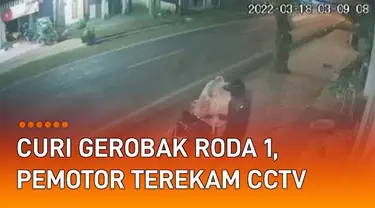 Aksi seorang pemotor curi gerobak roda 1 di pinggir jalan mengundang perhatian