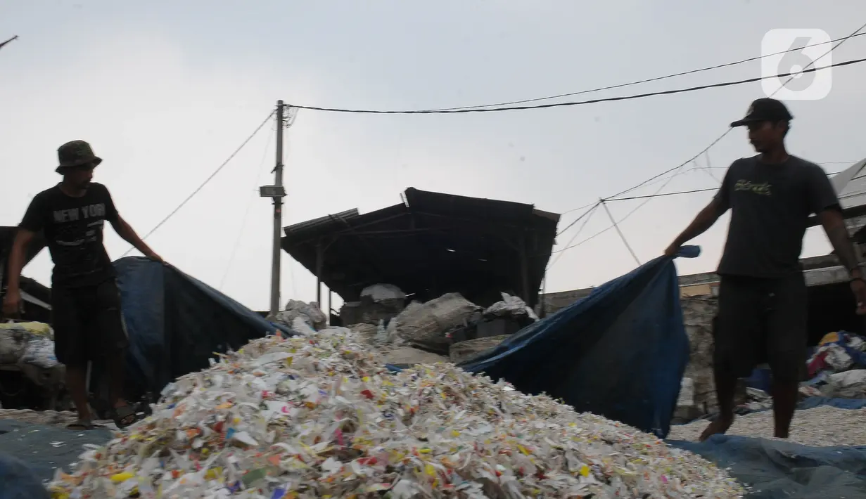 Sekjen Inaplas Fajar Budiono mengatakan banjir impor barang plastik jadi mulai menggerogoti industri hilir hingga utilitasnya yang kini berada di bawah 50 persen. (merdeka.com/Imam Buhori)