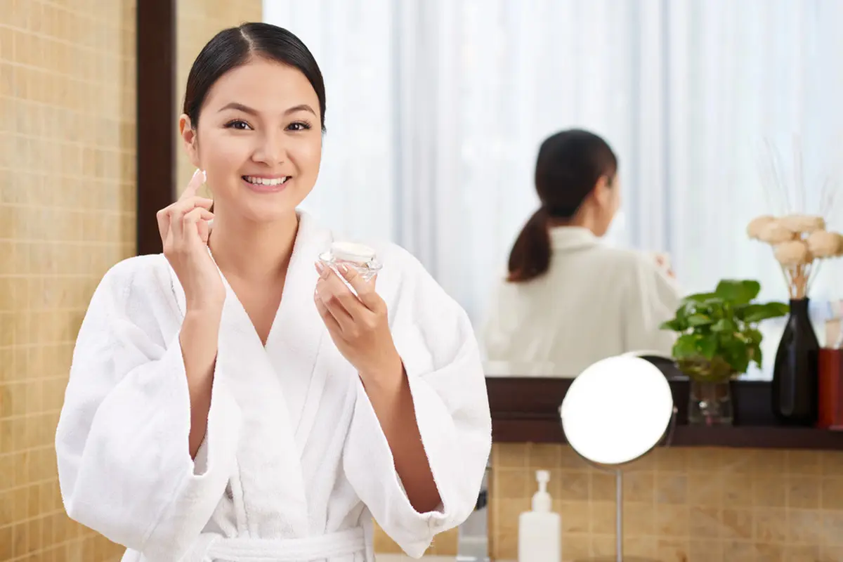 Manfaat Krim Malam yang Bikin Wajah Makin Glowing, Jangan Lewatkan Rutinitasnya Ya!