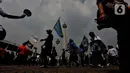 Buruh dari berbagai aliansi saat berdatangan untuk menghadiri perayaan Hari Buruh Internasional 2025 di kawasan Monumen Nasional (Monas), Jakarta, Kamis (1/5/2025). (Liputan6.com/Angga Yuniar)