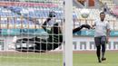 Pelatih kiper Timnas Indonesia, Kurnia Sandy, saat sesi latihan di Stadion Wibawa Mukti, Jawa Barat, Minggu (4/11). Latihan ini merupakan persiapan jelang Piala AFF 2018. (Bola.com/M Iqbal Ichsan)