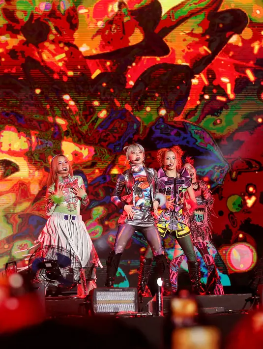 <p>Penampilan XG di We The Fest 2024 berhasil memukau penonton di We The Fest 2024. [Foto: Adrian Putra/Fimela]</p>