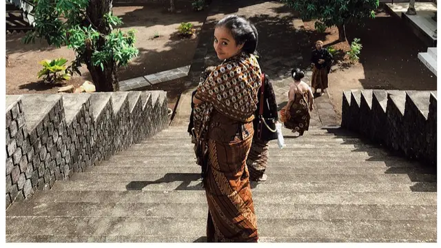 6 Pesona Shayna Lelyana Sriro Cucu Pakubuwono XIII, dari Keraton hingga Kampus Dunia