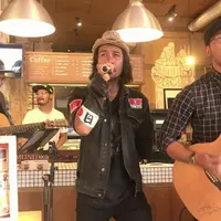 Chicco Jerikho dan Rio Dewanto bernyanyi di film Filosofi Kopi 2: Ben & Jody.