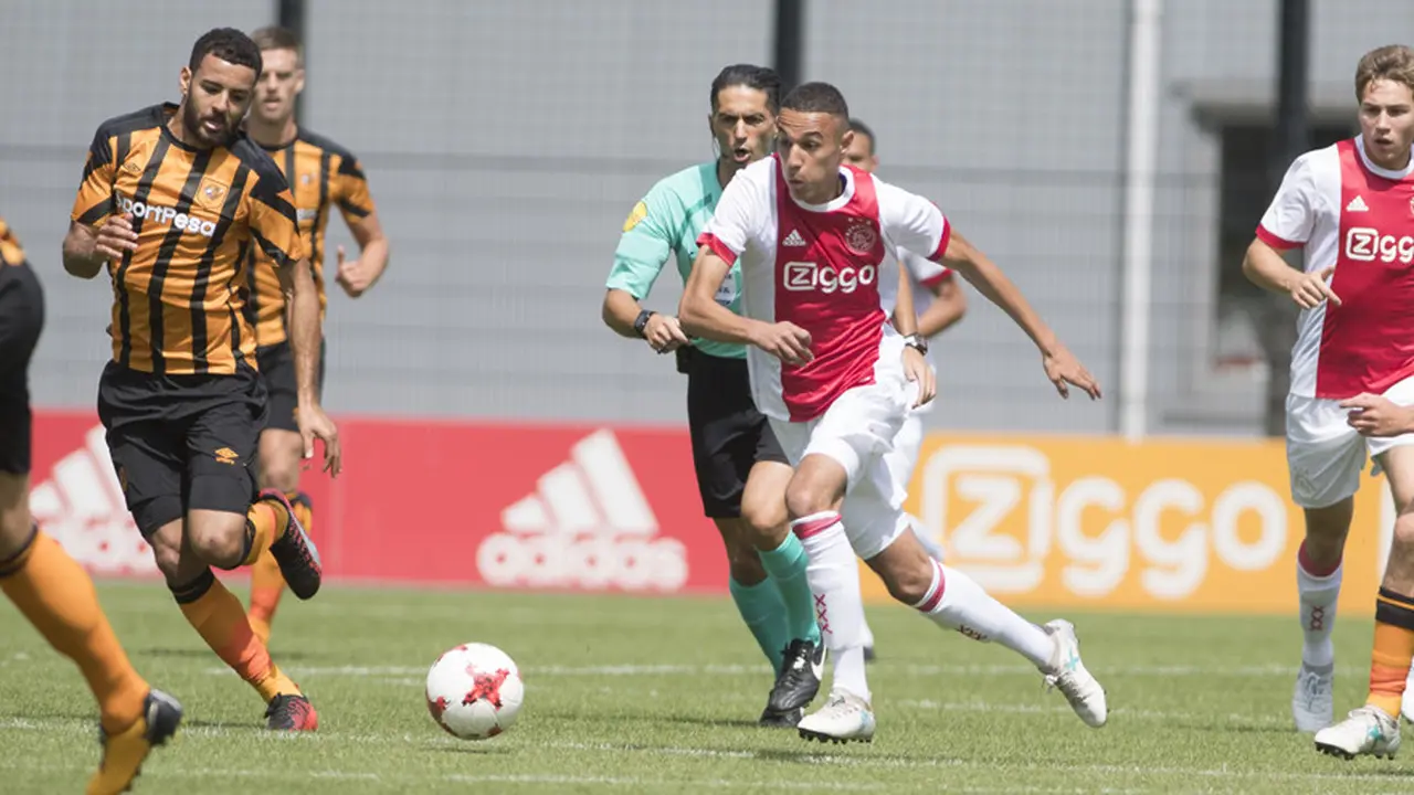 Noussair Mazraoui (ajax.nl)