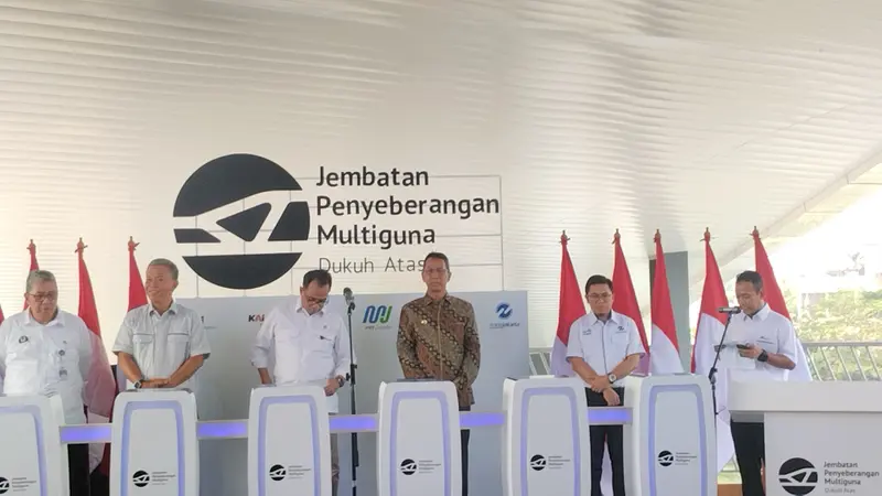 Pj Gubernur DKI Jakarta Heru Budi Hartono bersama Menhub RI Budi Karya Sumadi meresmikan Jembatan Penyeberangan Multiguna (JPM) Dukuh Atas