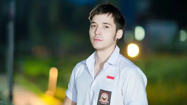Masih Cocok Jadi ABG, 6 Potret Stefan William Pakai Seragam SMA