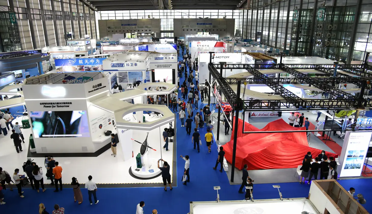 Suasana Pameran Drone Internasional Shenzhen ke-5 di Provinsi Guangdong, China selatan (13/9/2020). Lebih dari 400 perusahaan akan menampilkan 1.000 lebih drone di acara tersebut. (Xinhua/Wang Feng)