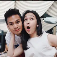 Makin lengket mungkin kata yang tepat untuk menggambarkan pasangan muda yang satu ini Fero Walandouw - Pricilla Blink. (Via Onstagram/@agthpricilla)