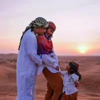 Ruben Onsu dan Sarwendah serta Thalia liburan ke Dubai (Dok.Instagram/@hutanijaya/https://www.instagram.com/p/Br5eDTvAY2u/Komarudin)