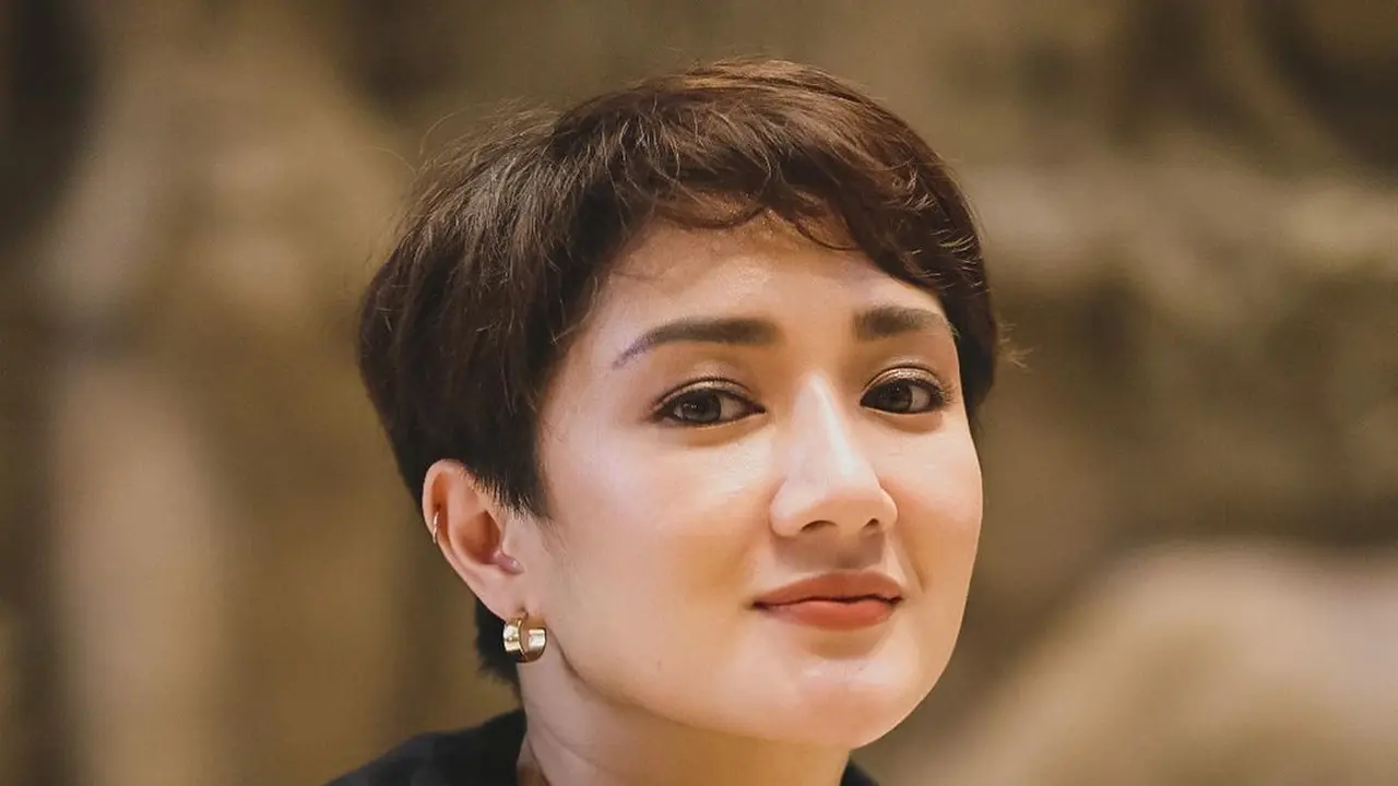 Potret Terbaru Melly Mono Eks Vokalis Band She