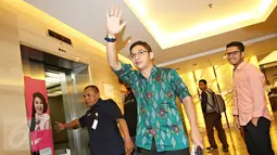 Vokalis Grup Band Ungu berjalan di sekitar Gedung RS Pondok Indah, Jakarta, (10/12). Pasha yang datang untuk menjemput Aliyan Akhtar Raja Sulaiman, putranya dengan Adelia batal karena kondisi Aliyan yang belum stabil. (Liputan6.com/Immanuel Antonius)