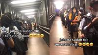 Antrean Panjang di Halte Transjakarta Senayan, Warganet Soroti Pelayanan Publik Belum Maksimal (Twitter/txtdrjkt)