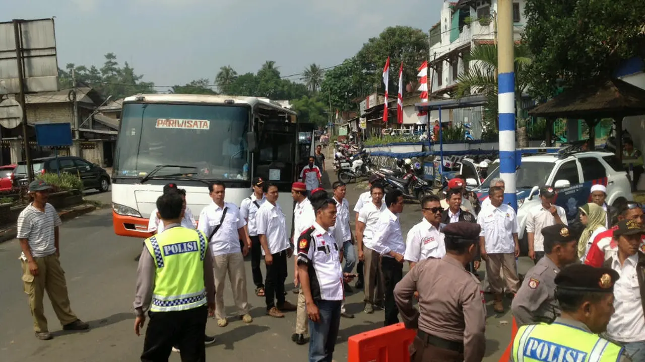 Sempat Dihalau, 2 Bus Pengangkut Pendukung Prabowo Melaju ke MK