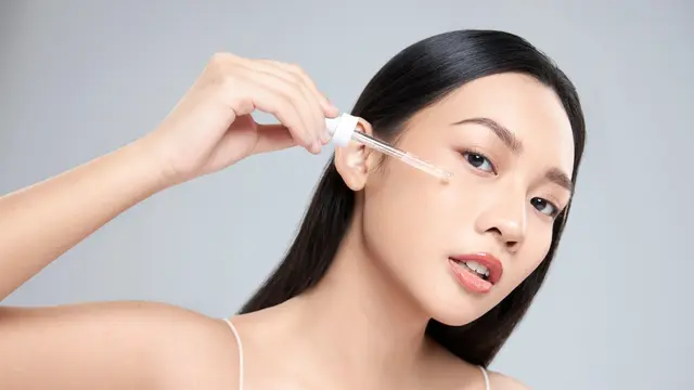 Melembapkan Kulit Berminyak Itu Penting, Cari Tahu Trik Perawatan dan Kandungan Skincare yang Tepat Yuk!