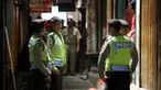Ratusan aparat gabungan TNI dan POLRI ikut menjaga kegiatan penyerahan SP1 kepada warga kalijodo
