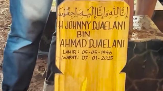 Momen Haru Pemakaman Ayah Baim Wong ada Disamping Istri