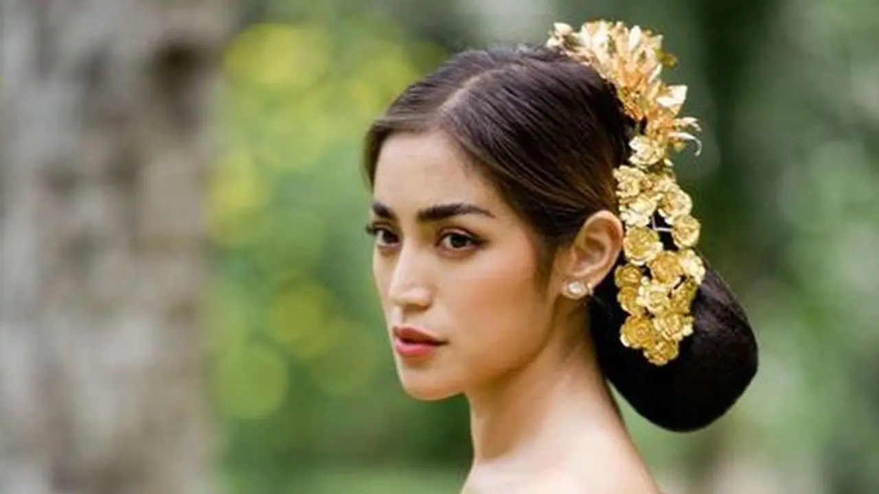 5 Potret Cantik Artis Kenakan Pakaian Adat Bali, Bak Putri Kerajaan
