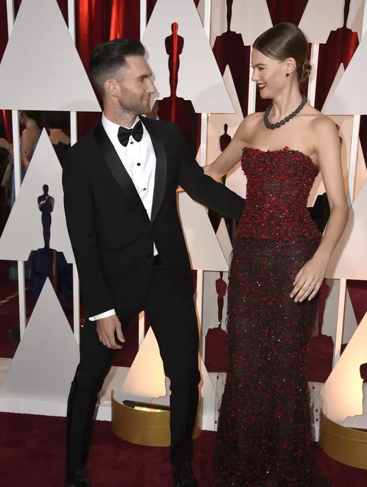 "Aku sangat antusias menantikan buah hatiku lahir ke dunia, peluk cium hangat hanya untuk mu anakku," tukas Adam Levine. (AFP/Bintang.com)
