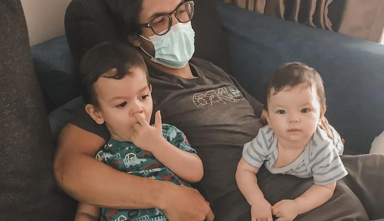 Edward Akbar Bersama Anak (Instagram/edward_akbar)