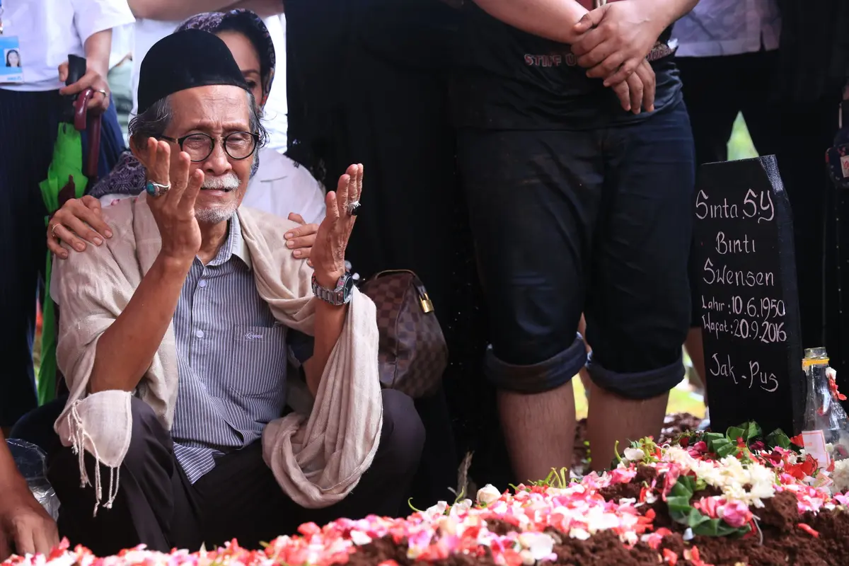 [Bintang] Pemakaman Shinta Muin