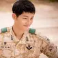 Song Joong Ki merupakan artis, model, dan pembawa acara asal Korea Selatan. Ia mulai populer sejak bermain di serial “Sungkyunkwan Scandal” 