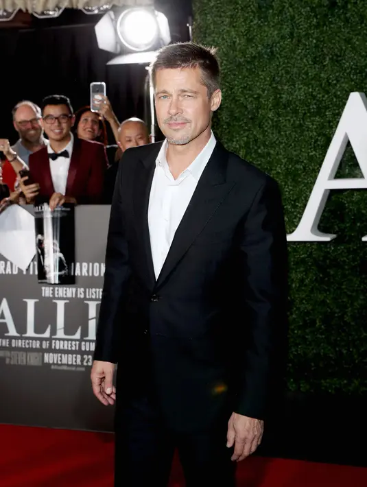 Melansir Hollywoodlife.com, seorang sumber mengatakan Jolie tidak terima dengan keputusan ini. Kabarnya ia akan membuktikan bahwa Pitt memang tidak pantas menjadi seorang ayah. (AFP/Bintang.com)