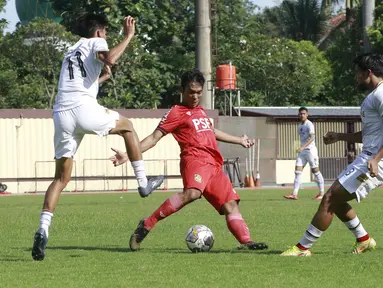 Dua klub liga 2 yakni FC Bekasi City dan Persiba Balikpapan melakoni laga uji coba di Stadion Sekolah Tinggi Ilmu Kepolisian (STIK), Sabtu (7/1/2023). (Bola.com/M Iqbal Ichsan)