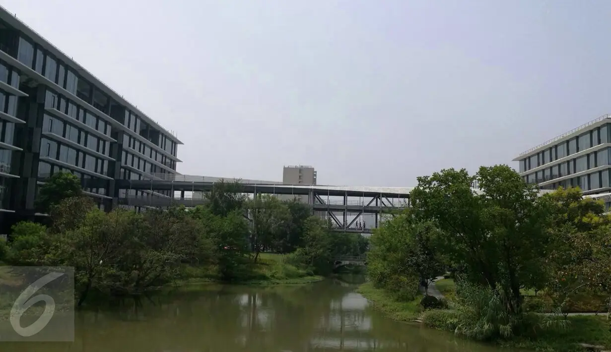 Kantor Alibaba berpusat di Hangzou, China, sementara kantor cabangnya tersebar di 40 negara di dunia. Dalam sebulan, Alibaba mencatat setidaknya ada 279 juta pembeli aktif yang mengakses situsnya. (Liputan6.com/Iwan Triono)