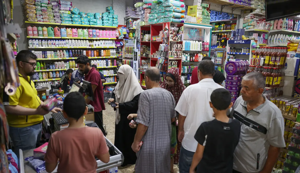 Israel pada 10 Oktober telah mengumumkan pengepungan total terhadap Gaza, memutus pasokan makanan, air, dan listrik ke 2,3 juta penduduk wilayah tersebut. (Mohammed ABED / AFP)
