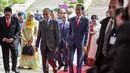 Presiden Joko Widodo disambut Menteri Malaysia Mahathir Mohamad saat melakukan pertemuan di Putrajaya (8/8/2019). Pertemuan membahas sejumlah isu dan upaya peningkatan kerja sama antara Indonesia dan Malaysia. (Farhan Abdullah/Department Of Information/AFP)