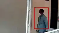 Maling Satroni Rumah Siang Bolong Terekam CCTV, Sikat Uang di Celengan Jutaan Rupiah