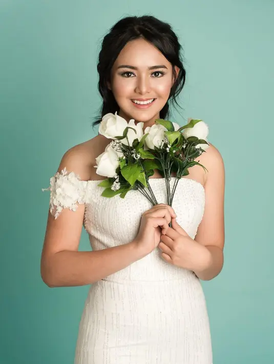 Amanda Manopo sudah terjun di dunia sinetron sejak ia berusia lima tahun. Kini ia sering mendapat peran gadis kantoran dan mahasiswi, padahal ia baru berumur 18 tahun. (Foto: instagram.com/amandamanopo)