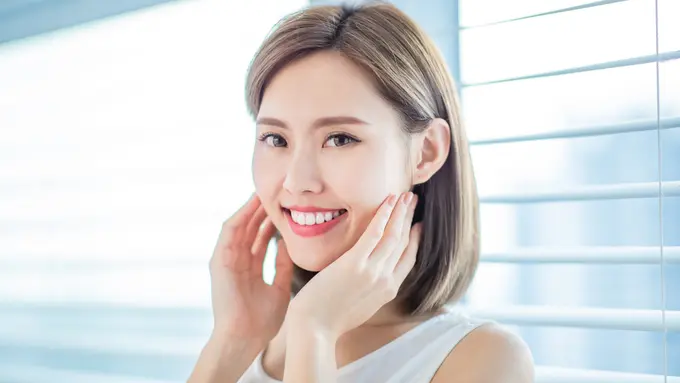 Tutorial Natural Light Makeup yang Cocok Diaplikasikan Selama New Normal