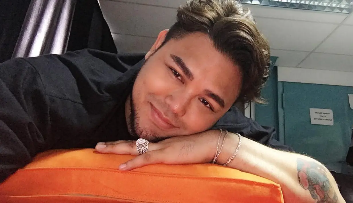 Ivan Gunawan juga sering mendapat komentar pedas dari warganet. Mereka menyerang karena gaya bicara Ivan yang ceplas ceplos saat di layar kaca. (Foto: instagram.com/ivan_gunawan)