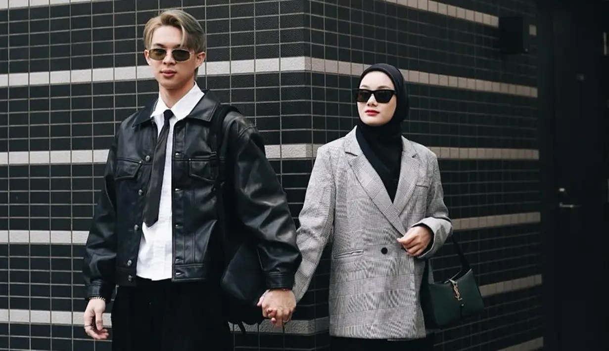 Rey Mbayang dan Dinda Hauw sendiri memang kerap tampil serasi dalam berbagai momen. Bahkan, penampilan keduanya selalu terlihat kompak dengan baju couple. (Liputan6.com/IG/@rey_mbayang)