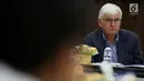 Pembina Friedrich Naumann Stiftung (FNS) Jerman, Jurgen Morlok memberikan keterangan pers saat berkunjung ke DPP PKB di Jakarta, Selasa (31/10). Kunjungan Jurgen Morlok untuk bekerjasama dalam bidang politik. (Liputan6.com/Johan Tallo)