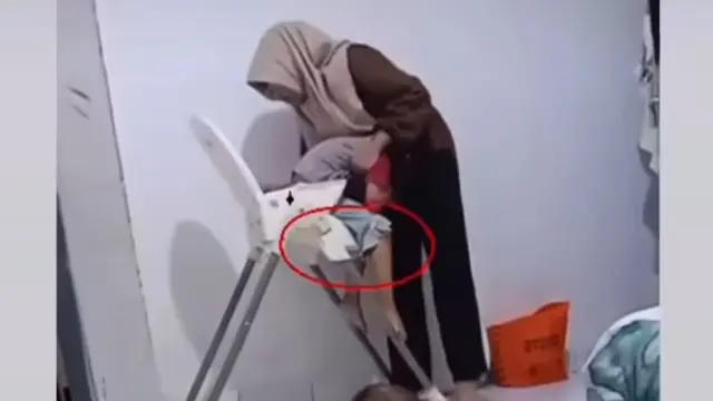 Tangkapan layar penganiayaan anak di salah satu daycare atau penitipan anak.