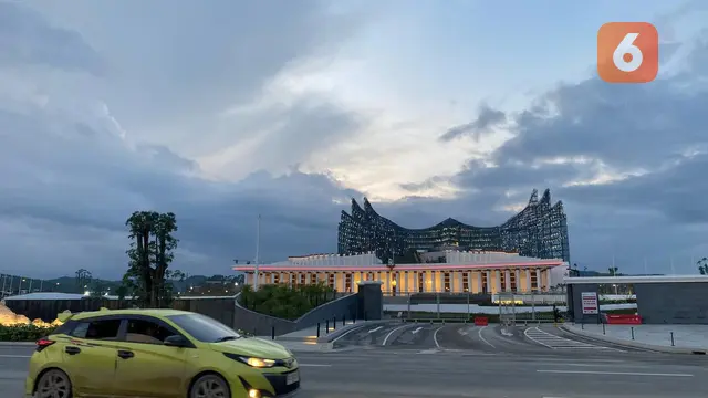 Istana Garuda saat Senja