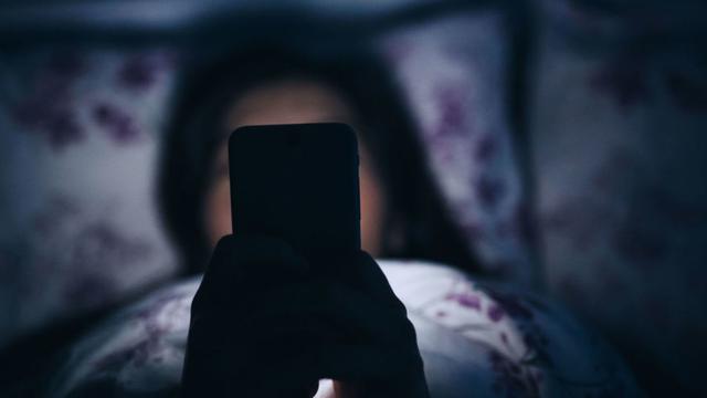 Ini 6 Dampak Buruk Main Handphone Sebelum Tidur Bagi Kesehatan - Bola  Liputan6.com