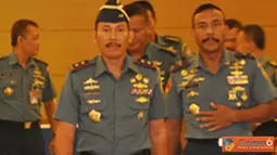 Citizen6, Surabaya: Komandan Komando Pengembangan dan Pendidikan Angkatan Laut (Kobangdikal)  Laksda TNI Djoko Teguh Wahojo memberikan amanat dalam acara Jam Komandan dan safari Ramadhan pada, Senin (6/8). (Pengirim: Penkobangdikal)