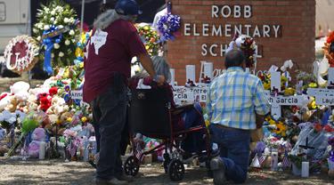 FOTO: Penghormatan untuk Korban Tewas Penembakan Sekolah Texas