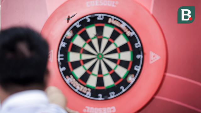 Foto: Sempat Hilang Fokus, Tirta Supardjo Pertahankan Mahkota Kemenangan Darts National Competition 2025 Series 6 setelah Lalui Final Sengit