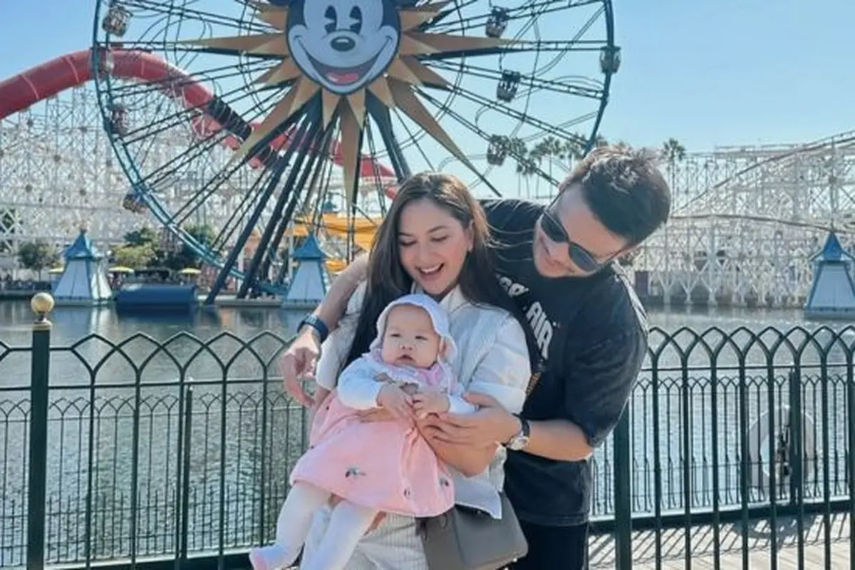 Potret Jessica Milla dan Yakub Hasibuan bersama putri mereka (instagram Jessica MIla).