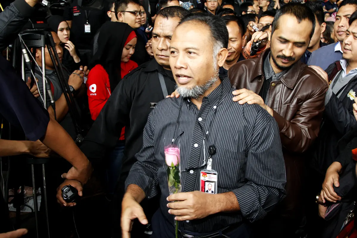 Pelepasan Bambang Widjojanto di KPK untuk menjalani pemeriksaan polisi (2)
