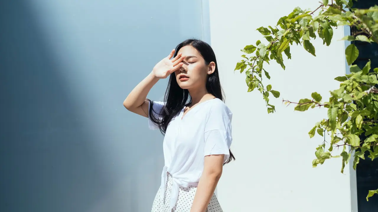 Tips Perawatan Kulit untuk Mengatasi Wajah yang Terasa Lengket Saat Cuaca Panas