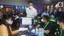 CEO PT Lippo Karawaci Tbk. (LPKR) meninjau aktivitas penjualan rumah inden Cendana Cove Verdant di MaxxBox Lippo Village, Tangerang, Sabtu (12/2/2022). Cendana Cove Verdant merupakan proyek perdana 250 unit rumah yang diluncurkan di awal tahun 2022. (Liputan6.com/HO/Firdi)