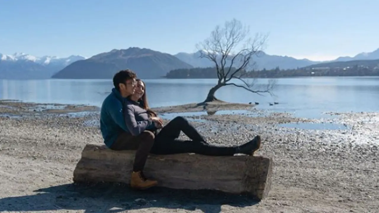 Nadine Chandrawinata dan Dimas Anggara di New Zealand