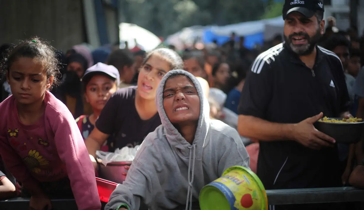 Meski bantuan kemanusiaan mulai berdatangan setelah perbatasan dibuka, namun jumlahnya masih jauh di bawah kesepakatan dan tidak mencapai area yang paling membutuhkan. (Eyad BABA/AFP)
