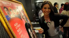 Acha Septriasa saat menghadiri acara syukuran dan potong tumpeng film Lamaran di kawasan Cikini, Jakarta Pusat, Rabu (1/4/2015). "Lamaran" akan memulai proses syutingnya April mendatang. (Liputan6.com/Faisal R Syam)
